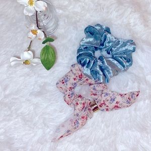 aerie | 2ct velvet scrunchies · · · osfa nwot